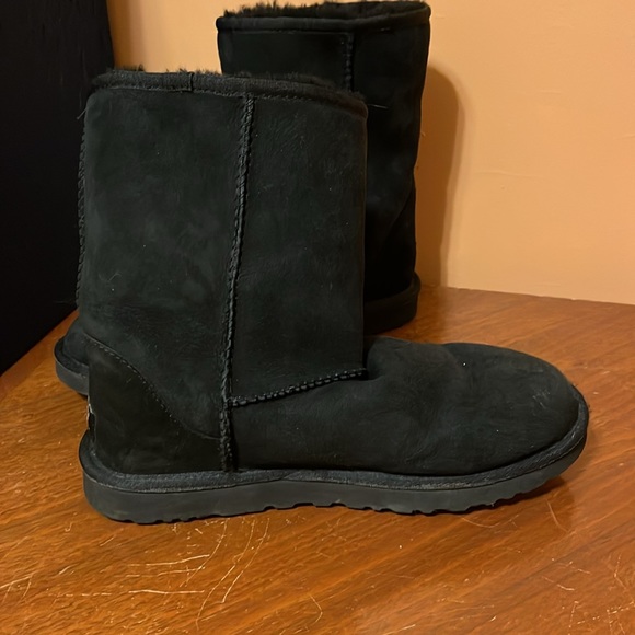 Pre-loved UGG Classic Short Boot - Size 9 in Black - Picture 11 of 14